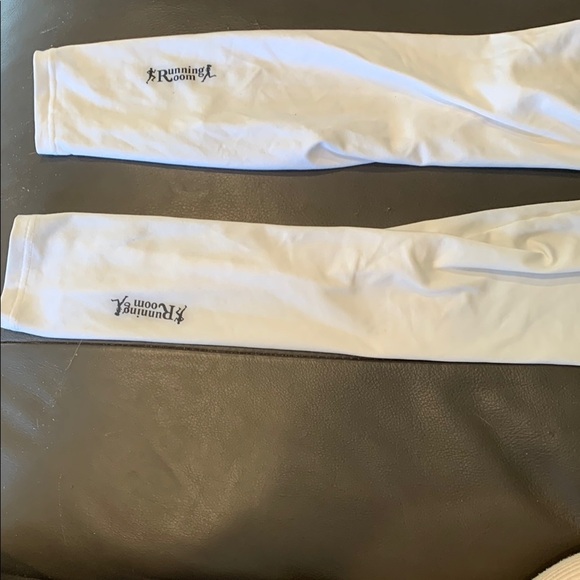 Running Room Arm Warmer Sleeves - Picture 1 of 5